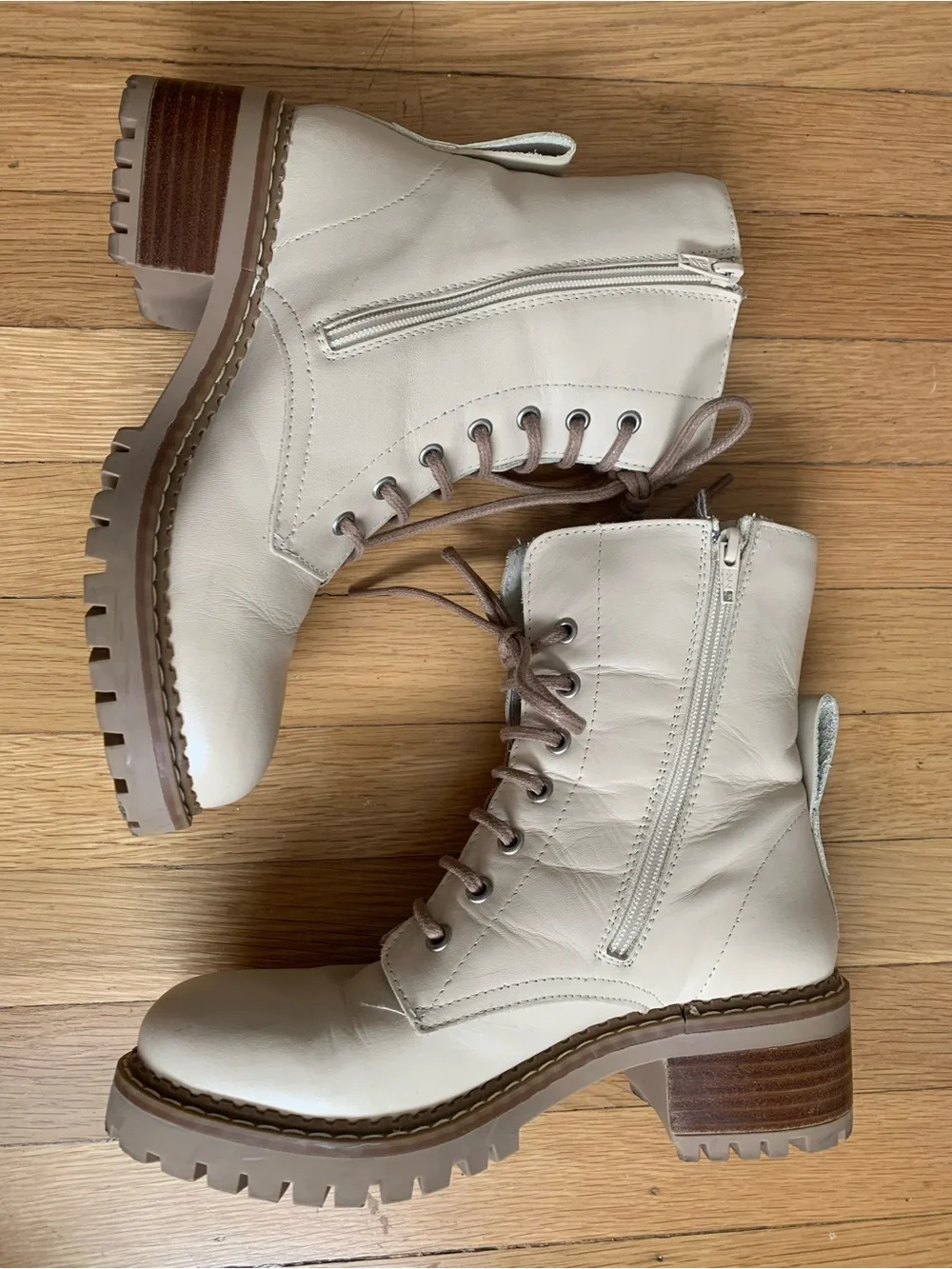 EUC BERTUCHI Bone Leather Lace-Up Side-Zip High Ankle Boots in Size 38/7.5M